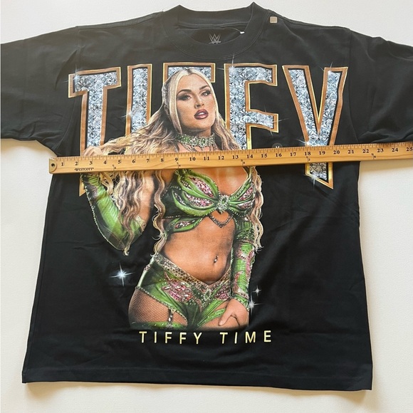 NWT WWE Tiffy Time Short Sleeve Size Medium (H1) - Picture 3 of 5
